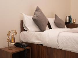 Life Tree Hotel and Banquet Hall, Sector 63A，位于诺伊达的酒店