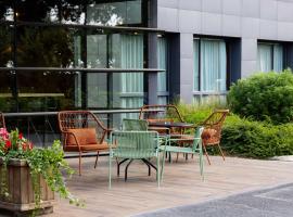 四季里尔机场酒店，位于莱斯坎的酒店