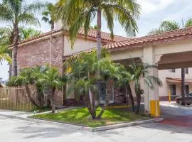 南门戴斯酒店及套房