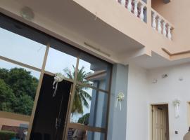 Hôtel Restaurant Bar Marguo City，位于Adido Gomé的酒店