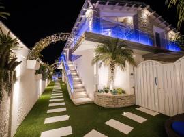 Étoiles Luxury Resort & Apartment- Fronte Mare，位于帕尔米的酒店