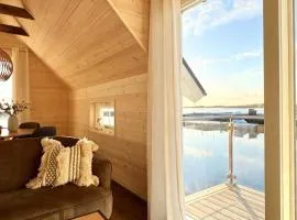 Rorbu Brønnøysund - høy standard - fantastisk havutsikt - privat brygge