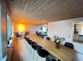 Large vacation home for 12 people，位于Løgumkloster的酒店