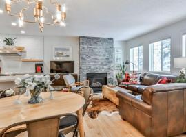 A Rustic Modern Mountain Condo - 2 bed, 2-Level，位于坎莫尔的酒店