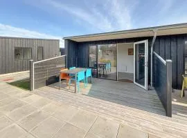 2 Bedroom Cozy Apartment In Vejen