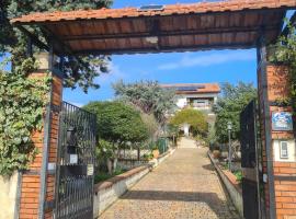 Holiday home with garden and swimming pool - Mascalucia，位于马斯卡卢恰的酒店
