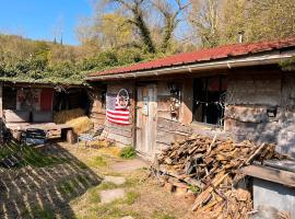 La Cabane Aux Loups，位于瓦卢瓦地区克雷皮的酒店