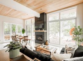 Valhalla Tremblant Cabin Retreat-Your Haven Awaits!，位于La Conception的酒店