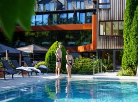 Hostellerie La Claire Fontaine, Logis hôtels & Spa included，位于拉罗什-阿登的酒店