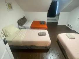 Downtown Yonge & Dundas Suite For Large Family Group - Private Washroom-Free Wifi-Self Chekin