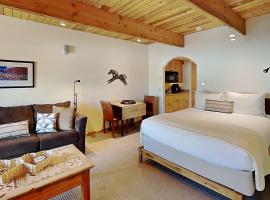 Timberline Condominiums Studio Deluxe Unit 215，位于斯诺马斯村的酒店