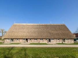 Relax In A Thatched Barn With A Sauna，位于拉特考的酒店