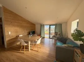 Le Chalet des 5 avec piscine vue sur les montagnes et en lisière de forêt
