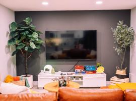 Full kitchen, TV Subscriptions, Luxurious bed，位于Bélanger的酒店