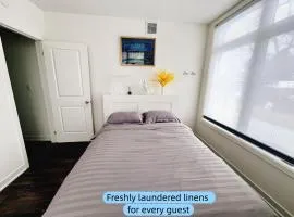 Cozy room in Smart Home with Private Bath near Wonderland, central Richmond Hill, home made Breakfast options