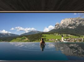 Gartenhotel Völser Hof - Adults Only，位于菲耶的酒店