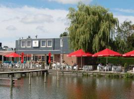 Weromerie Premium Hotel and Apartment，位于Wormer的酒店