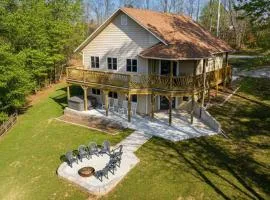 3BR Ridge Home Hot Tub, Firepit & Valley Views