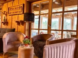 Haus Raphael - Schnitzereien - am Waldrand - nicht zentral- Hunde willkommen - ab Ende Juni Terrasse verfügbar