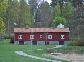 The Gardener House - Grönsöö Palace Garden，位于Grönsöö的度假屋
