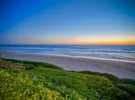 Oceanfront Apartment, Private Balcony, Beach Access, Sunset Views