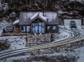 Elegant Hornindal Lodge with Breathtaking Scenery，位于Volda的酒店