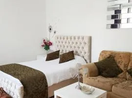 Modern Studio Near Gatwick