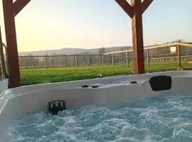 Gîte avec jacuzzi privatif et piscine privative - Haras Le Val Du Conte
