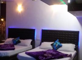 Hotel Revoli Amritsar walking distance From Golden Temple，位于阿姆利则的酒店