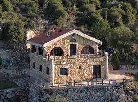 Infinity Mountain Villa，位于Deïr Billa的酒店