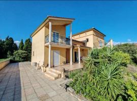 Cœur de Millas terrasse, jardin et parking privé，位于Millas的酒店