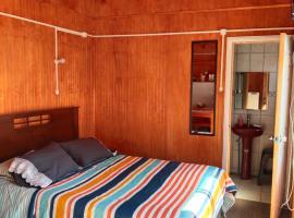 Cabaña en el centro de Dichato para dos personas，位于迪卡托的酒店