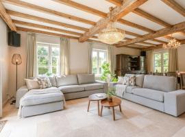 Casiola - Authentic Serene Vacation Hideaway with Pond，位于Harelbeke的酒店