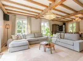Casiola - Authentic Serene Vacation Hideaway with Pond