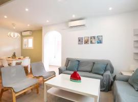 Comfortable apartment of 3 bedrooms，位于科尔内拉德罗布雷加特的酒店