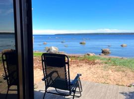 Summerhouse only few m from the sea, with sauna!，位于卡斯姆的酒店