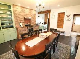 Spacious Group Stay Near Gettysburg Room for All & Easy Day Trips Nearby