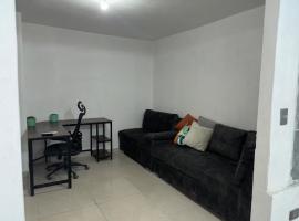 3 X Deps, Climate, Washing Machine, Dryer, TVs, Security，位于蒙特雷的酒店