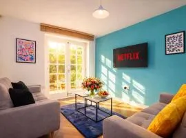 Central Headingley, Sleeps 5 - FREE Parking, WiFi & Serviced Workspace - Family & Work Relocations - Weekly & Monthly Rates