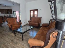 Casa con alberca cerca de cajititlan，位于Capulín的酒店