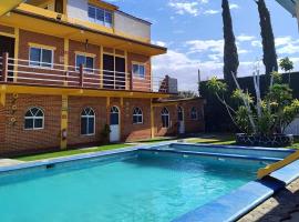 Hotel y Cabañas Quinta Los Cipreses，位于Atlatlahucan的酒店