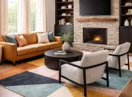 Radcliffe Ride Out Modern Bella Vista Retreat- Game Room, Fire Pit, Pet Friendly - Sleeps 10