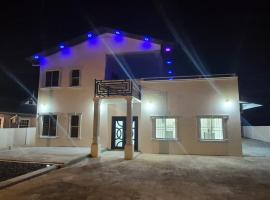 Ezekiel's Place，位于Cunupia的酒店