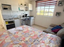 Private Loft Free Parking Pet friendly，位于Chapulco的酒店