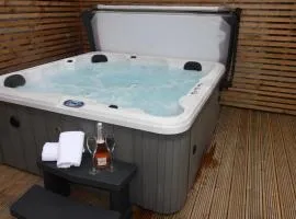 Blackburn Retreat Hot Tub Couples Retreat
