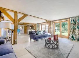 2 Bed in Holmbury St. Mary oc-midfb