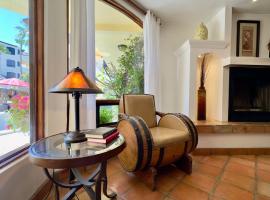 Puerto Nuevo Surf Casita las Palmas 1 BR with pool，位于Raulis的酒店