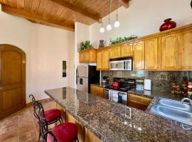 Rosarito Puerto Nuevo Surf 1BR casita and pool，位于Raulis的酒店