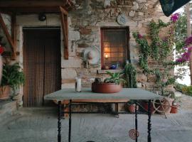 Το Μικρό Πέτρινο Σπίτι，位于米克洛的酒店