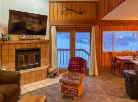 Upson Ski-In/Ski-Out, End-Unit Cabin w/ Fireplace!